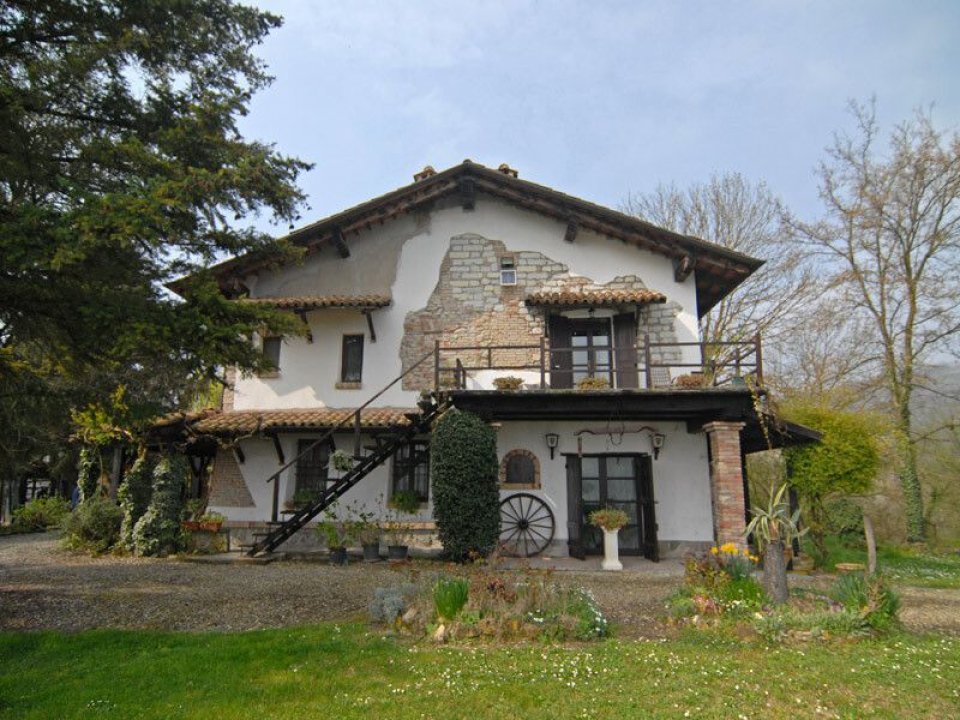 Para venda casale in zona tranquila Cerrina Monferrato Piemonte foto 2