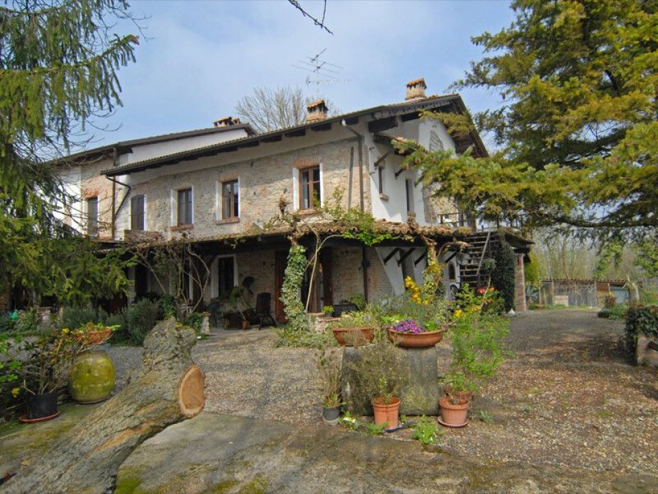 Se vende casale in zona tranquila Cerrina Monferrato Piemonte foto 1